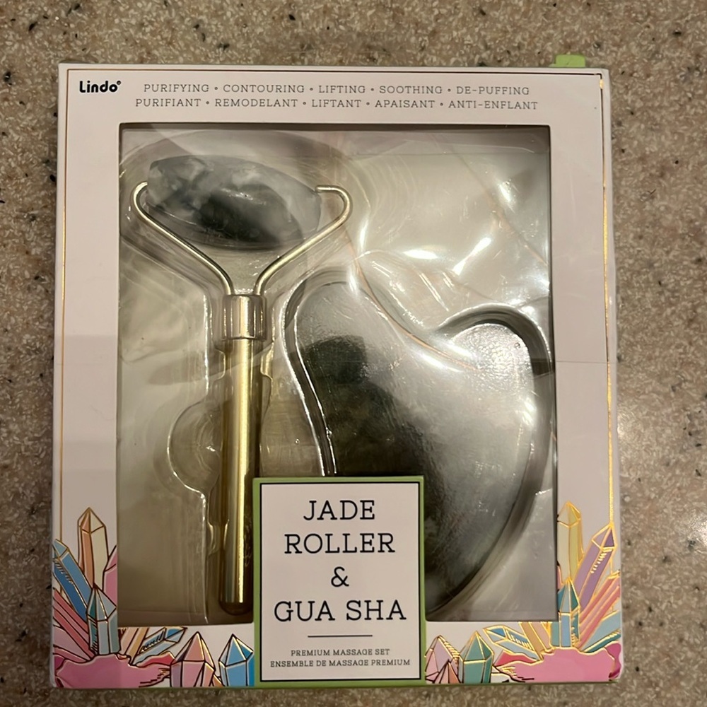 Lindo brand jade roller and Gua sha premium massage set- NWT